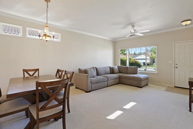 2042 Spring Blossom Ln, Turlock, CA 95382