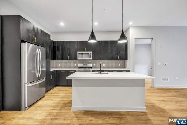 51 Okner Parkway 3069, Livingston, NJ 07039