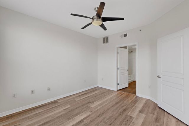 330 Las Colinas Boulevard E 418, Irving, TX 75039