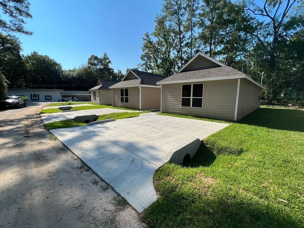 9595 Darkwood Street, Willis, TX 77318