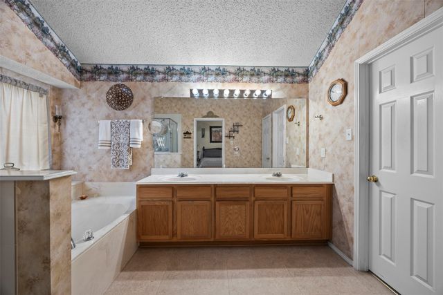 302 Abel Drive, Glenn Heights, TX 75154