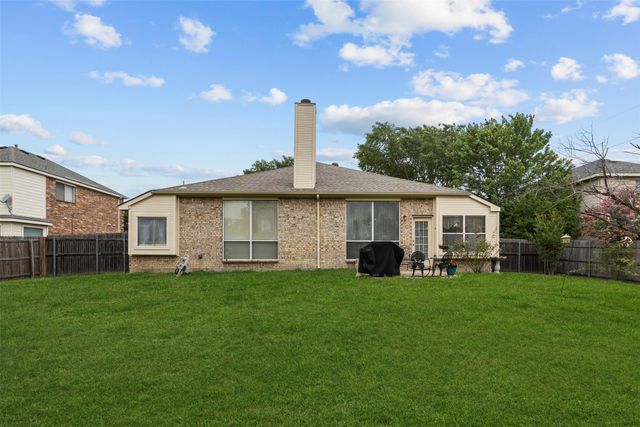 302 Abel Drive, Glenn Heights, TX 75154