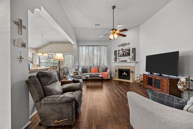 302 Abel Drive, Glenn Heights, TX 75154