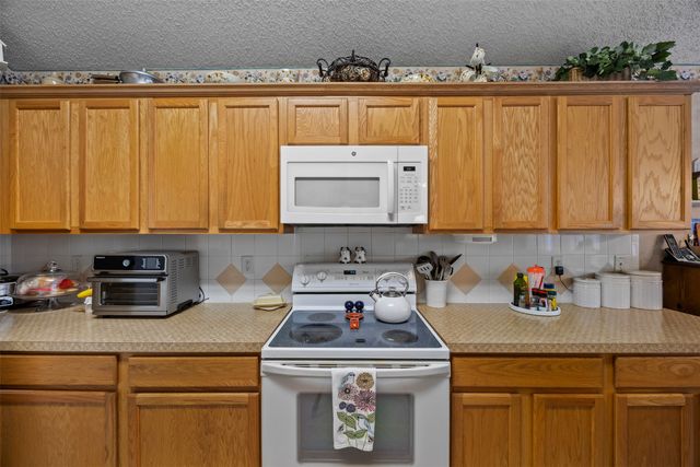 302 Abel Drive, Glenn Heights, TX 75154
