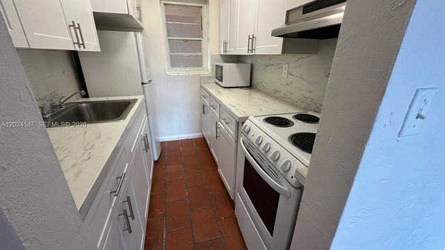 10903 N Kendall Dr 227, Miami, FL 33176