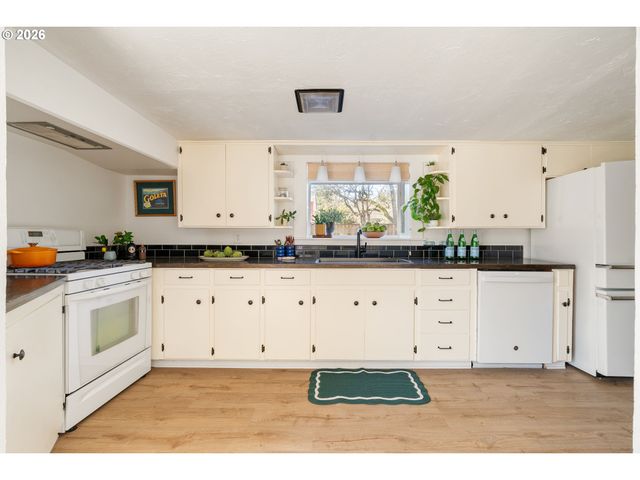 3911 Se 104TH Ave, Portland, OR 97266