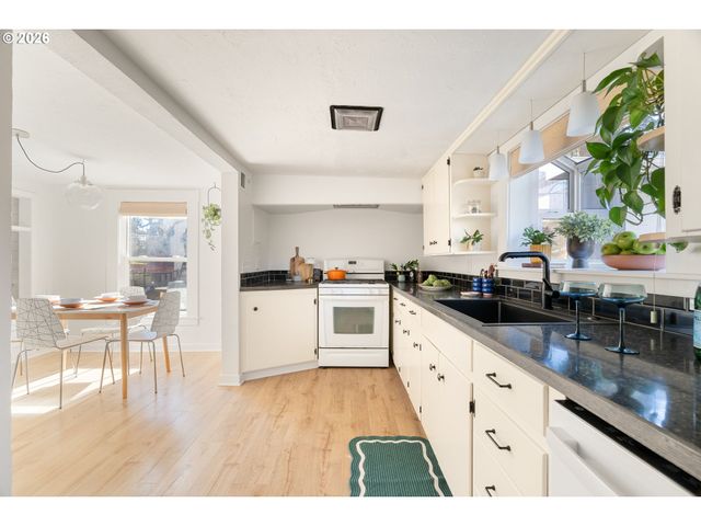 3911 Se 104TH Ave, Portland, OR 97266