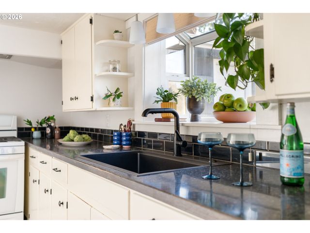 3911 Se 104TH Ave, Portland, OR 97266