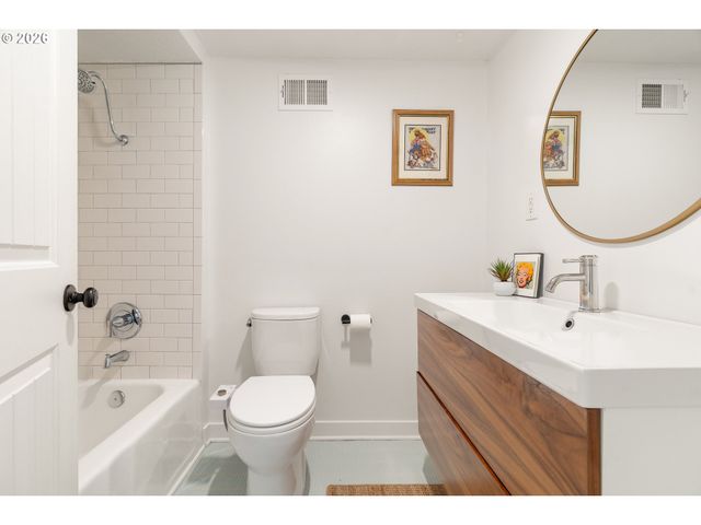 3911 Se 104TH Ave, Portland, OR 97266