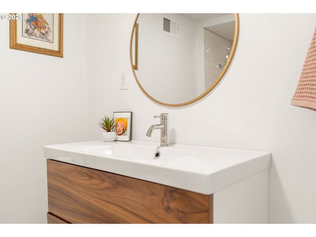 3911 Se 104TH Ave, Portland, OR 97266