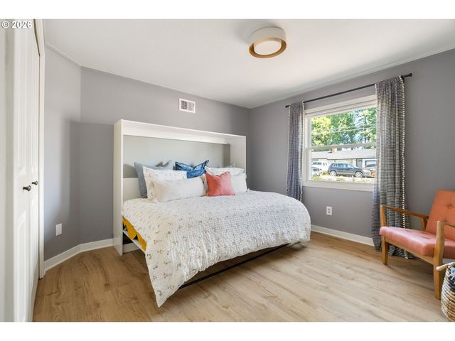 3911 Se 104TH Ave, Portland, OR 97266