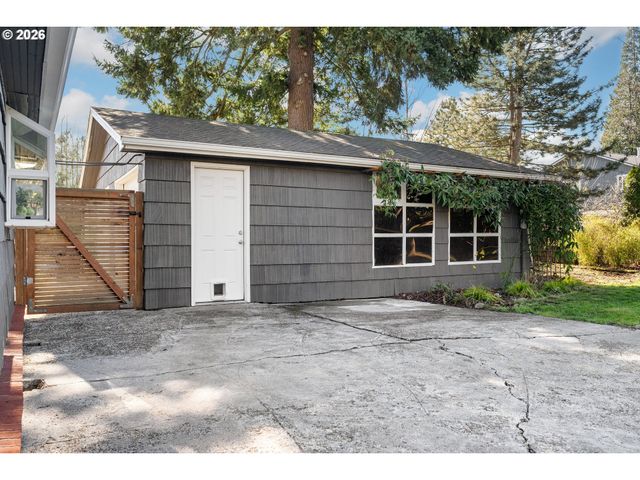 3911 Se 104TH Ave, Portland, OR 97266