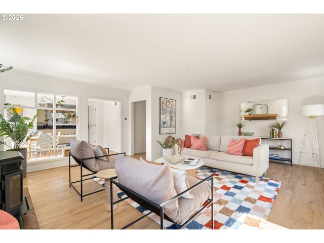 3911 Se 104TH Ave, Portland, OR 97266