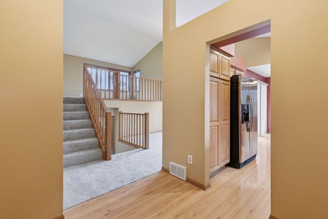 13391 Zarthan Circle, Savage, MN 55378