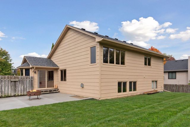 13391 Zarthan Circle, Savage, MN 55378