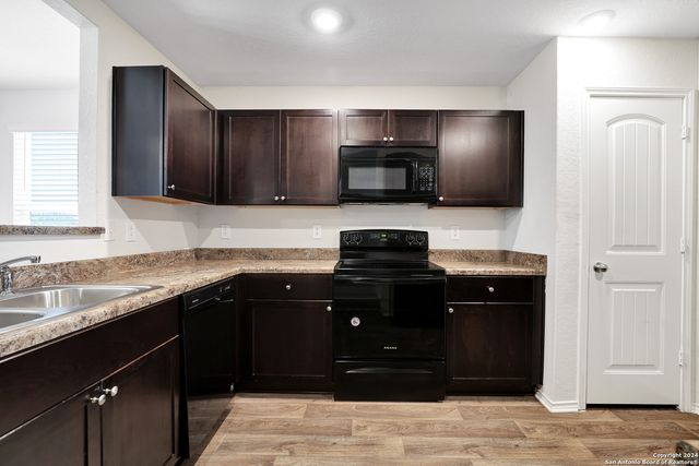 2850 LINDENWOOD RUN, San Antonio, TX 78245