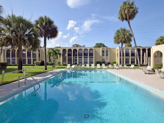 835 18th Street 409, Vero Beach, FL 32960