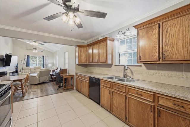 2323 Avenue A, Nederland, TX 77627