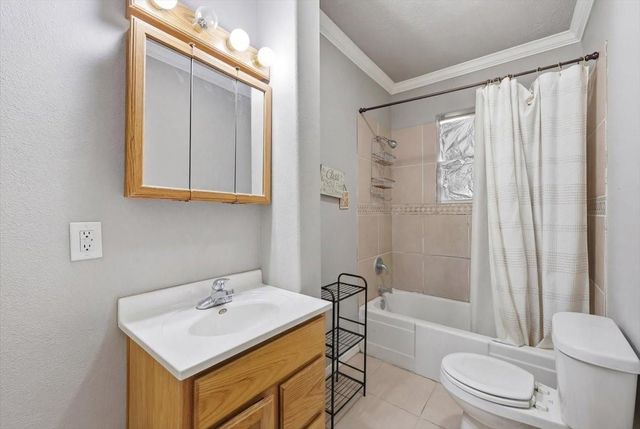 2323 Avenue A, Nederland, TX 77627