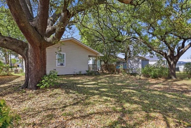 2323 Avenue A, Nederland, TX 77627