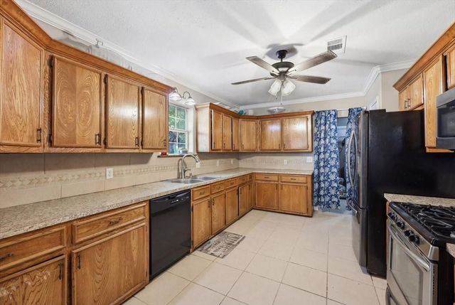 2323 Avenue A, Nederland, TX 77627