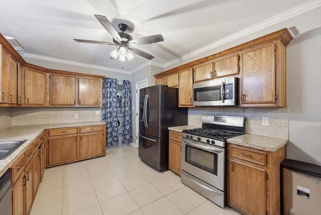 2323 Avenue A, Nederland, TX 77627