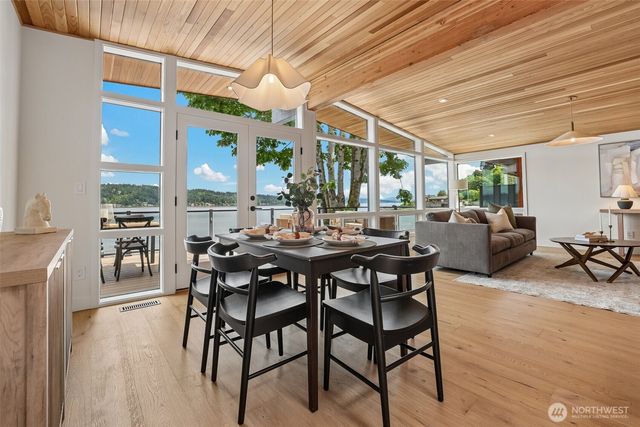 12582 Riviera Place NE, Seattle, WA 98125