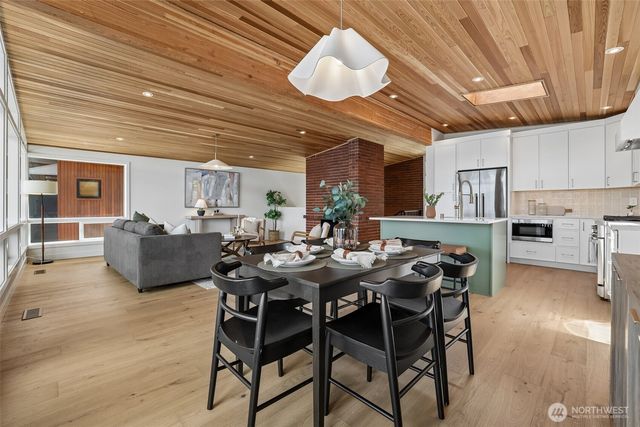 12582 Riviera Place NE, Seattle, WA 98125