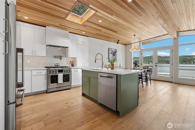 12582 Riviera Place NE, Seattle, WA 98125