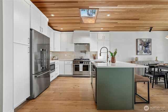 12582 Riviera Place NE, Seattle, WA 98125