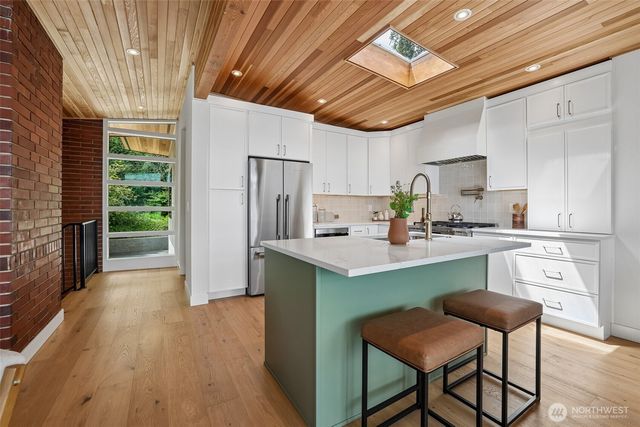 12582 Riviera Place NE, Seattle, WA 98125