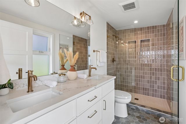 12582 Riviera Place NE, Seattle, WA 98125