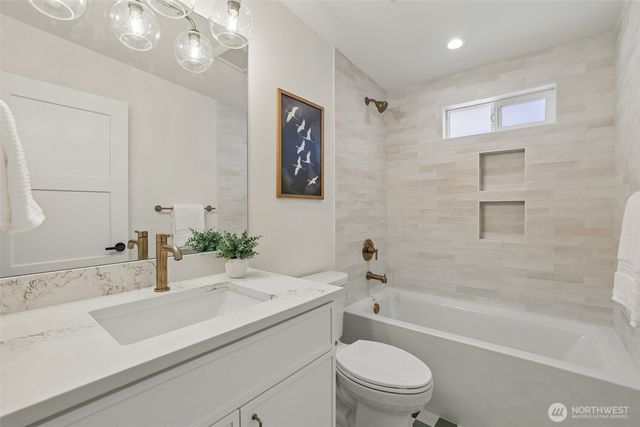 12582 Riviera Place NE, Seattle, WA 98125