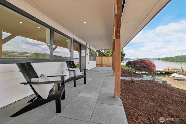 12582 Riviera Place NE, Seattle, WA 98125