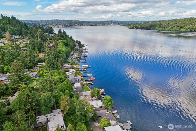 12582 Riviera Place NE, Seattle, WA 98125