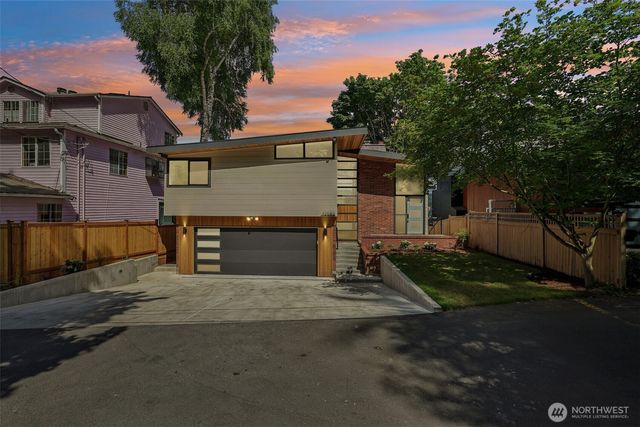 12582 Riviera Place NE, Seattle, WA 98125