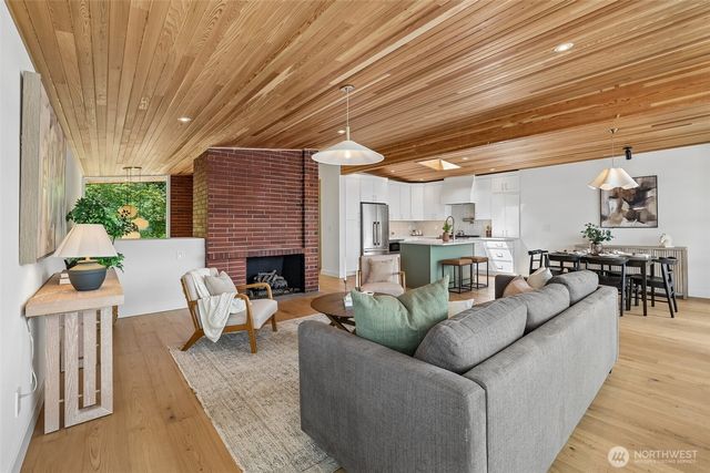 12582 Riviera Place NE, Seattle, WA 98125