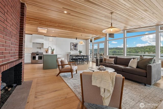 12582 Riviera Place NE, Seattle, WA 98125