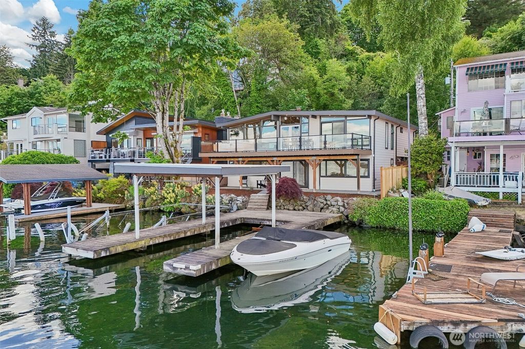 12582 Riviera Place NE, Seattle, WA 98125