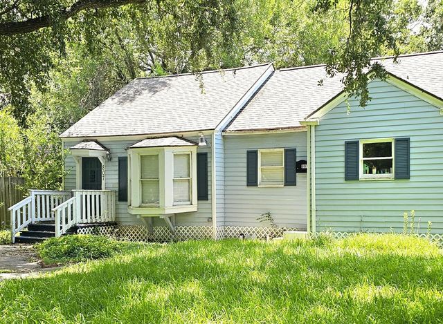 807 10th Avenue N, Texas City, TX 77590