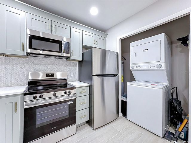 122 WINDTREE LANE O-204, Winter Garden, FL 34787