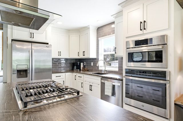 1337 Beaver Lake Road, Lawrenceburg, KY 40342