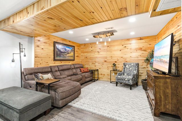 1337 Beaver Lake Road, Lawrenceburg, KY 40342