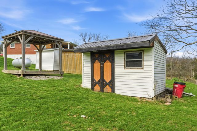 1337 Beaver Lake Road, Lawrenceburg, KY 40342