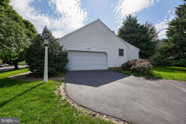 348 SQUIRE LN, Lititz, PA 17543