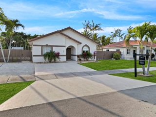 704 SE 14th Place, Homestead, FL 33033