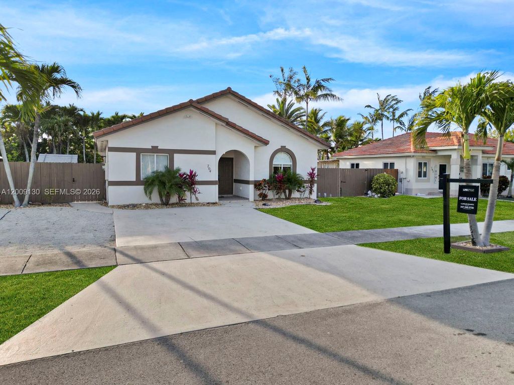 704 SE 14th Place, Homestead, FL 33033