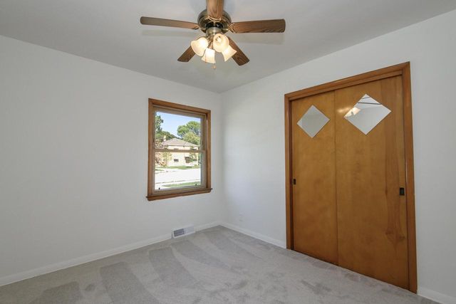 921 E Howard AVENUE, Milwaukee, WI 53207