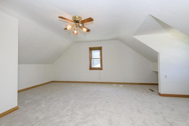 921 E Howard AVENUE, Milwaukee, WI 53207
