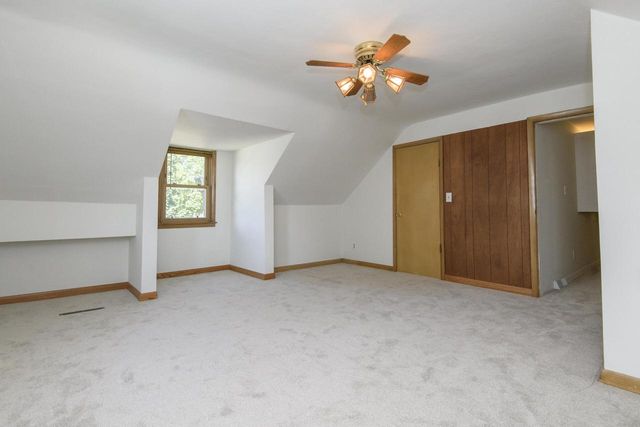 921 E Howard AVENUE, Milwaukee, WI 53207